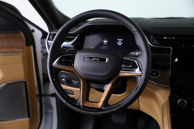 2025 Jeep Grand Cherokee Summit Reserve photo 3