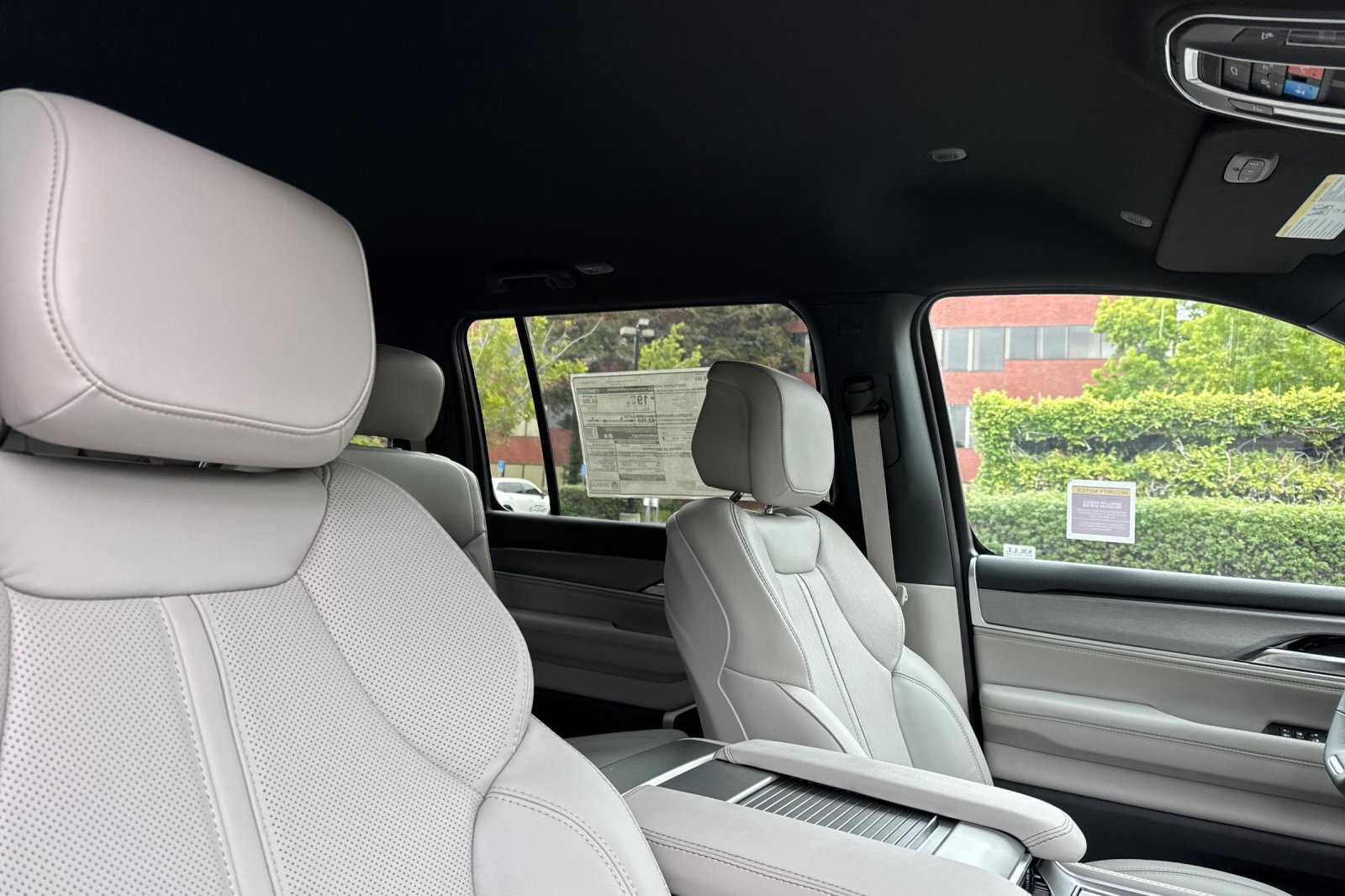2025 Jeep Wagoneer Base photo 15