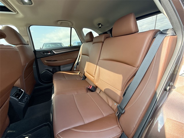 2019 Subaru Outback 3.6R Touring photo 18