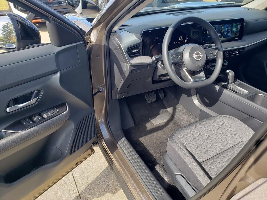 2026 Nissan Kicks SV photo 3