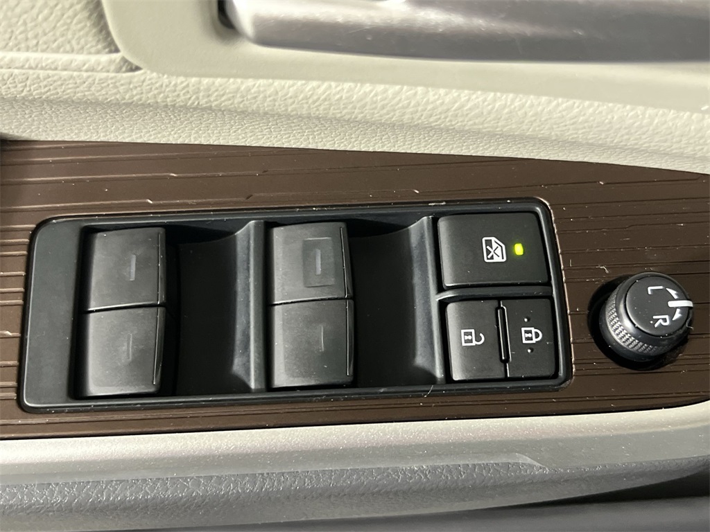 2024 Toyota Sienna XLE photo 12