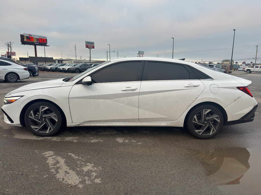 2024 Hyundai Elantra Limited photo 4