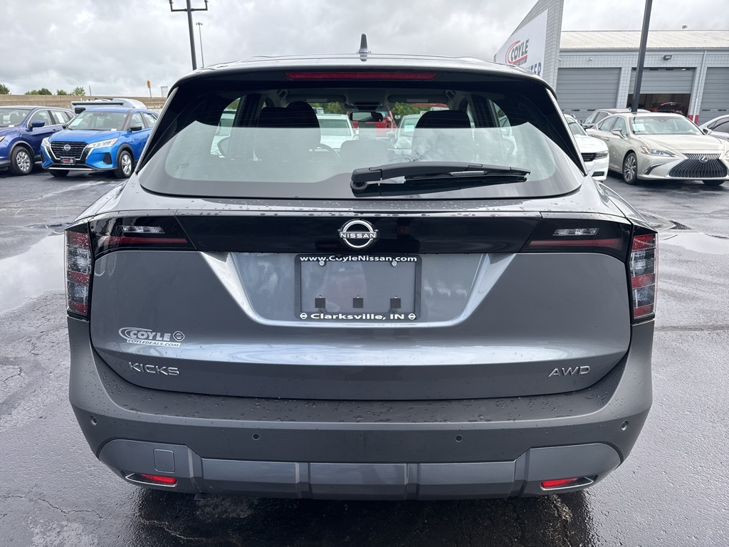2025 Nissan Kicks S photo 2