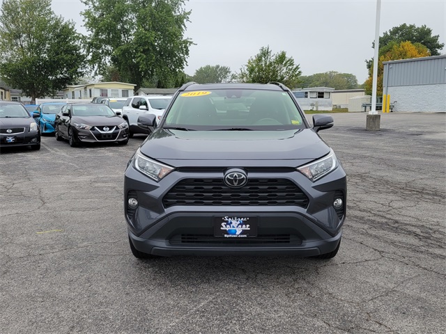 2019 Toyota RAV4 XLE Premium photo 4