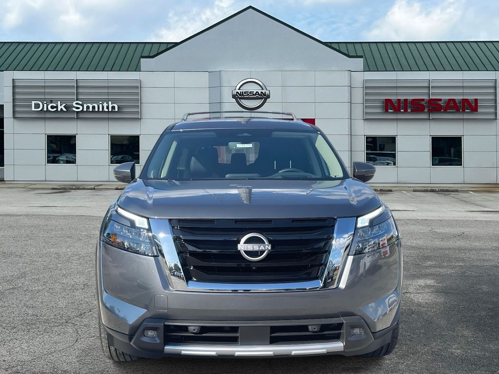 2025 Nissan Pathfinder Platinum photo 2