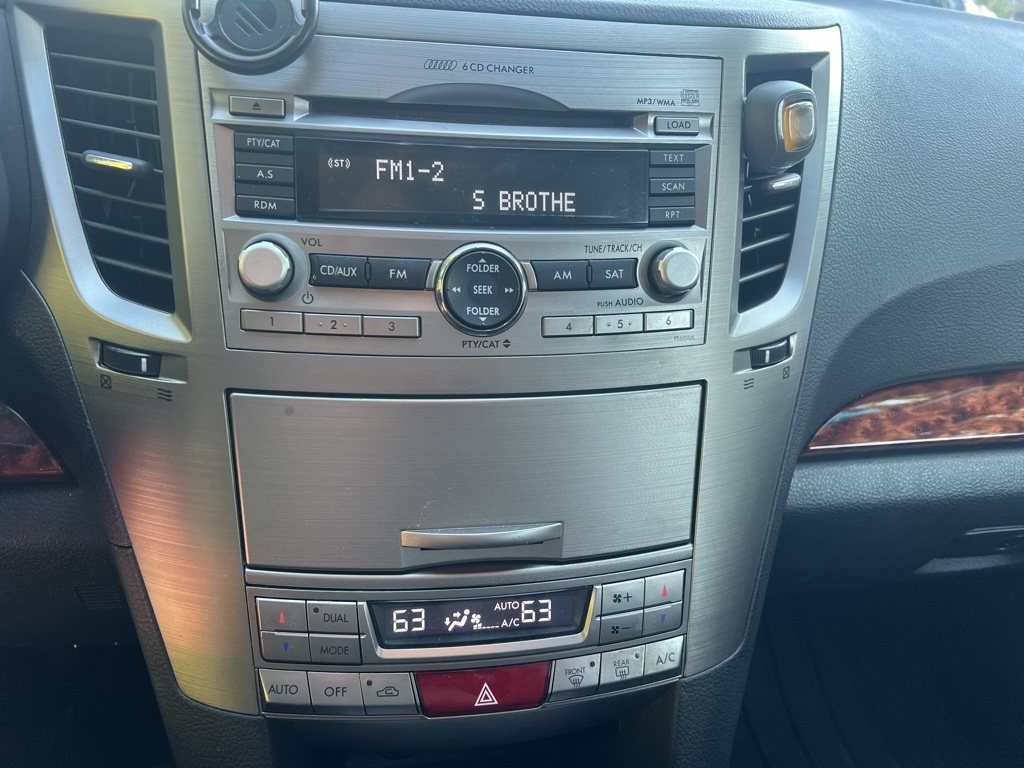 2010 Subaru Outback 2.5i photo 14