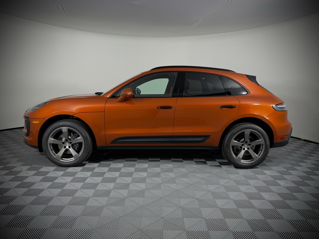 2025 Porsche Macan T photo 2