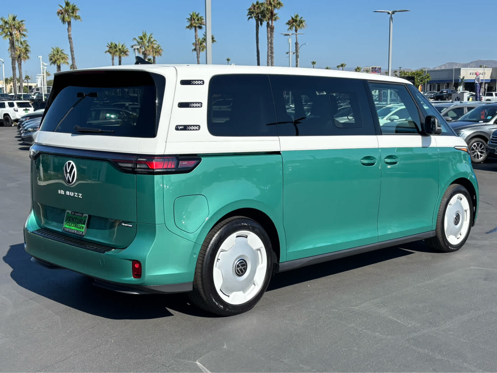 2025 Volkswagen ID. Buzz photo 3