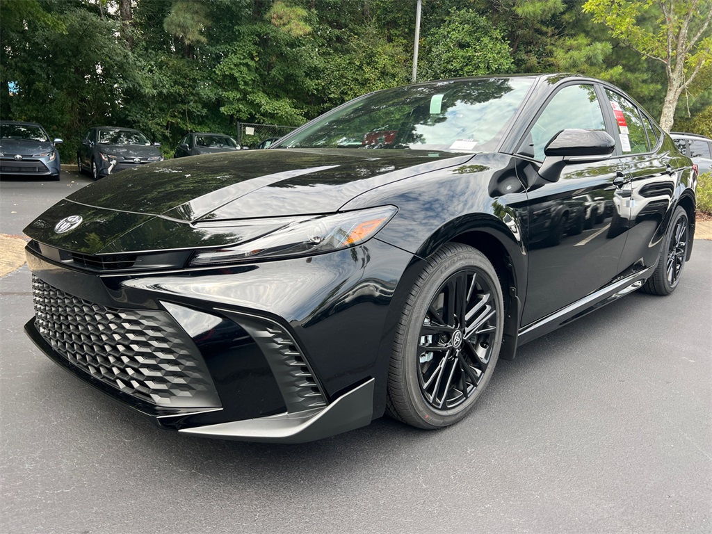 2025 Toyota Camry SE photo 7