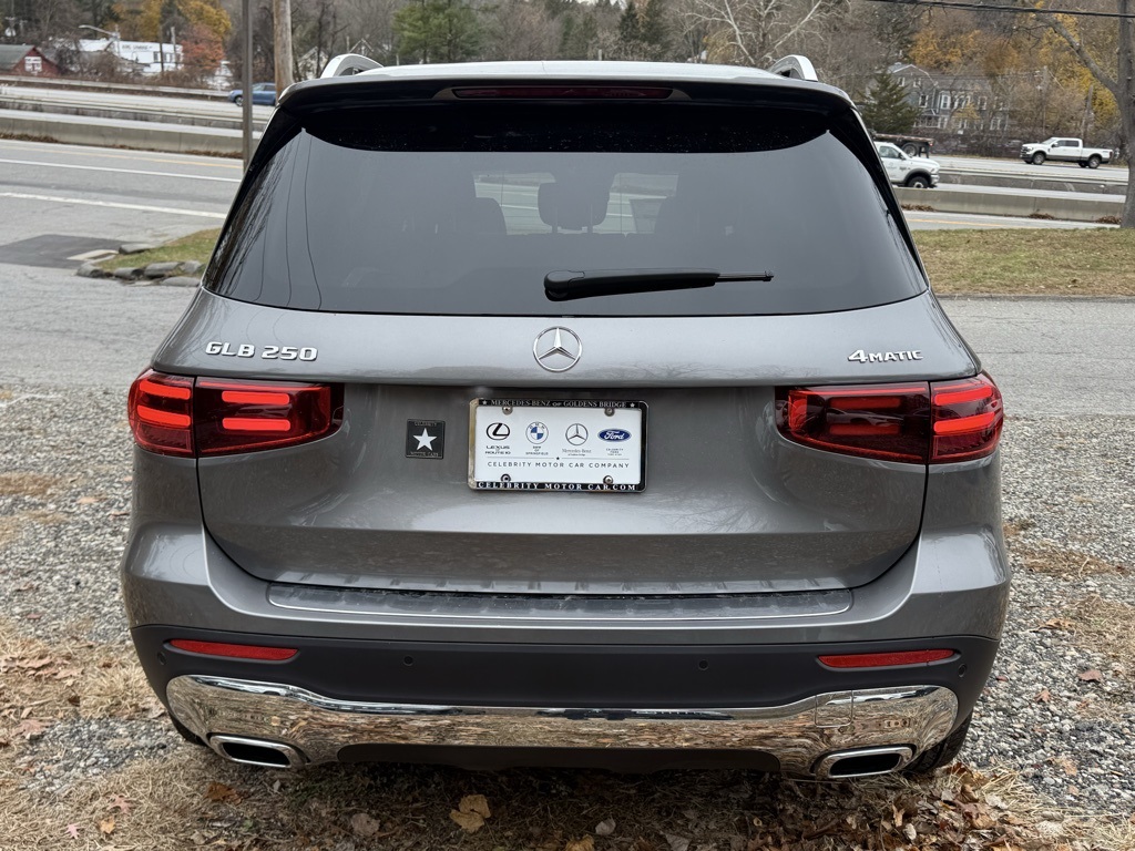 2026 Mercedes Benz GLB 250 4MATIC photo 3