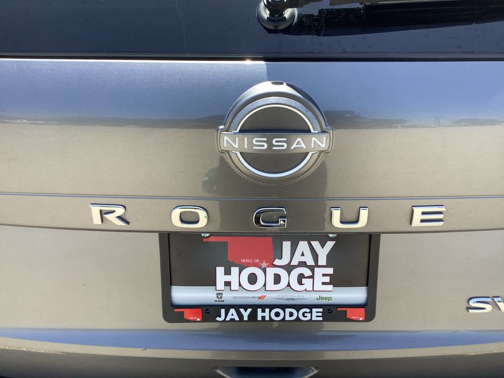 2023 Nissan Rogue SV photo 5