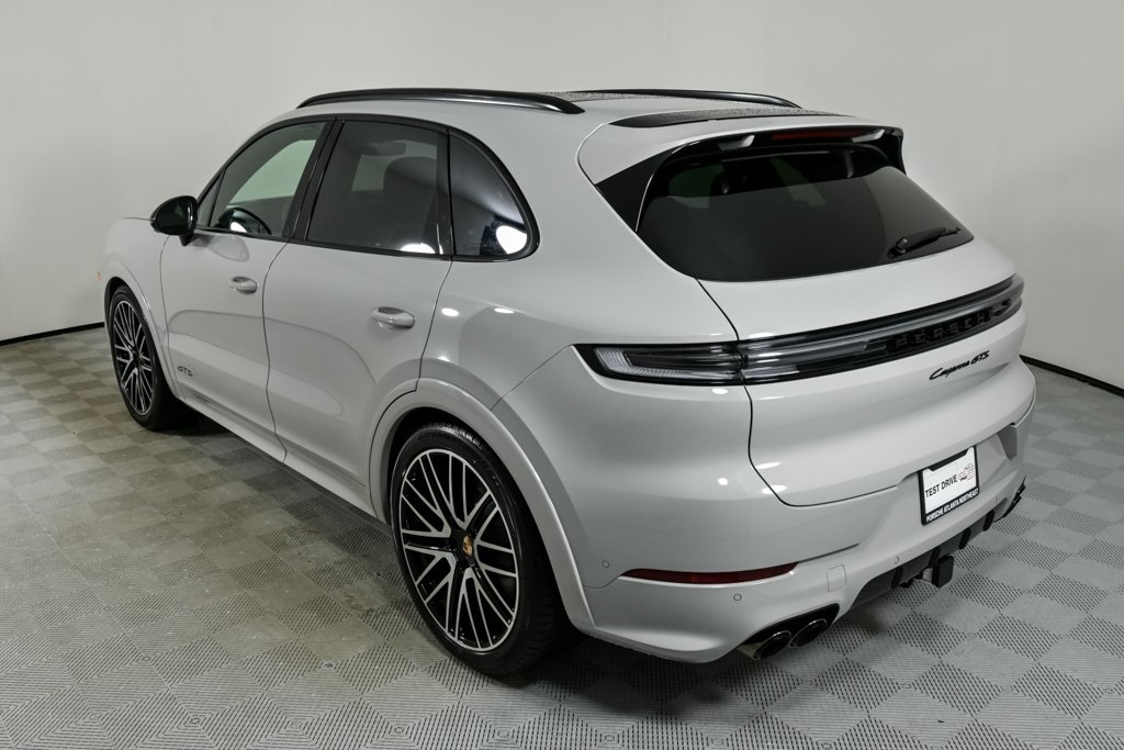 2025 Porsche Cayenne GTS photo 3