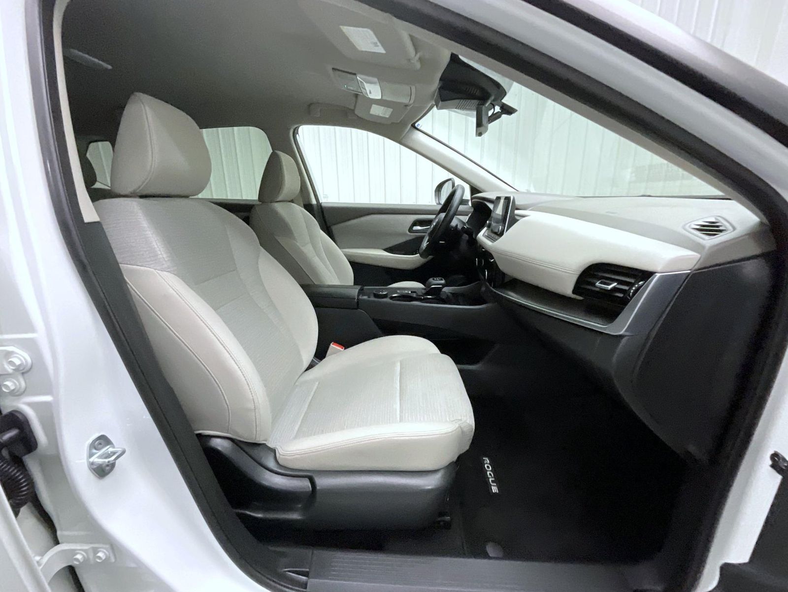 2022 Nissan Rogue SV photo 15