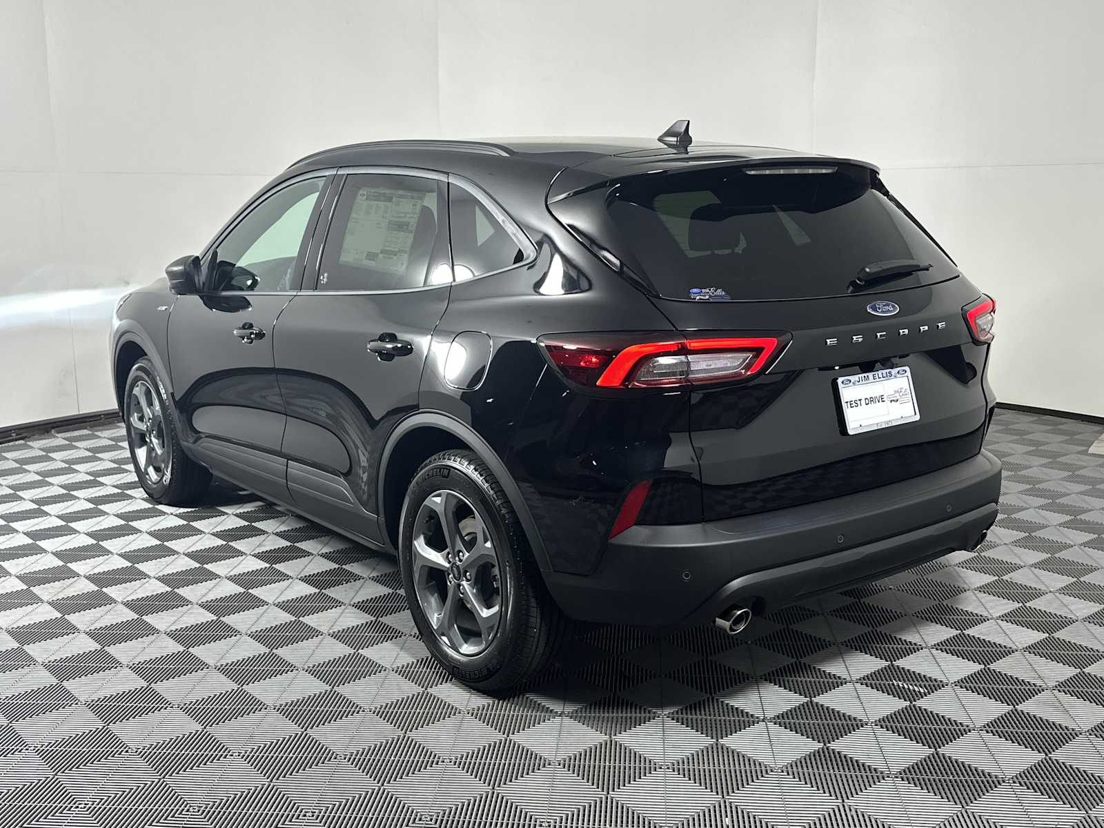 2026 Ford Escape ST-Line photo 4