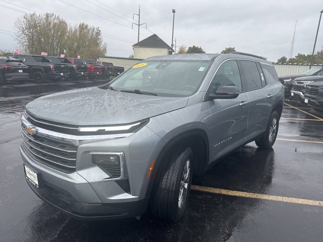 2025 Chevrolet Traverse photo 4