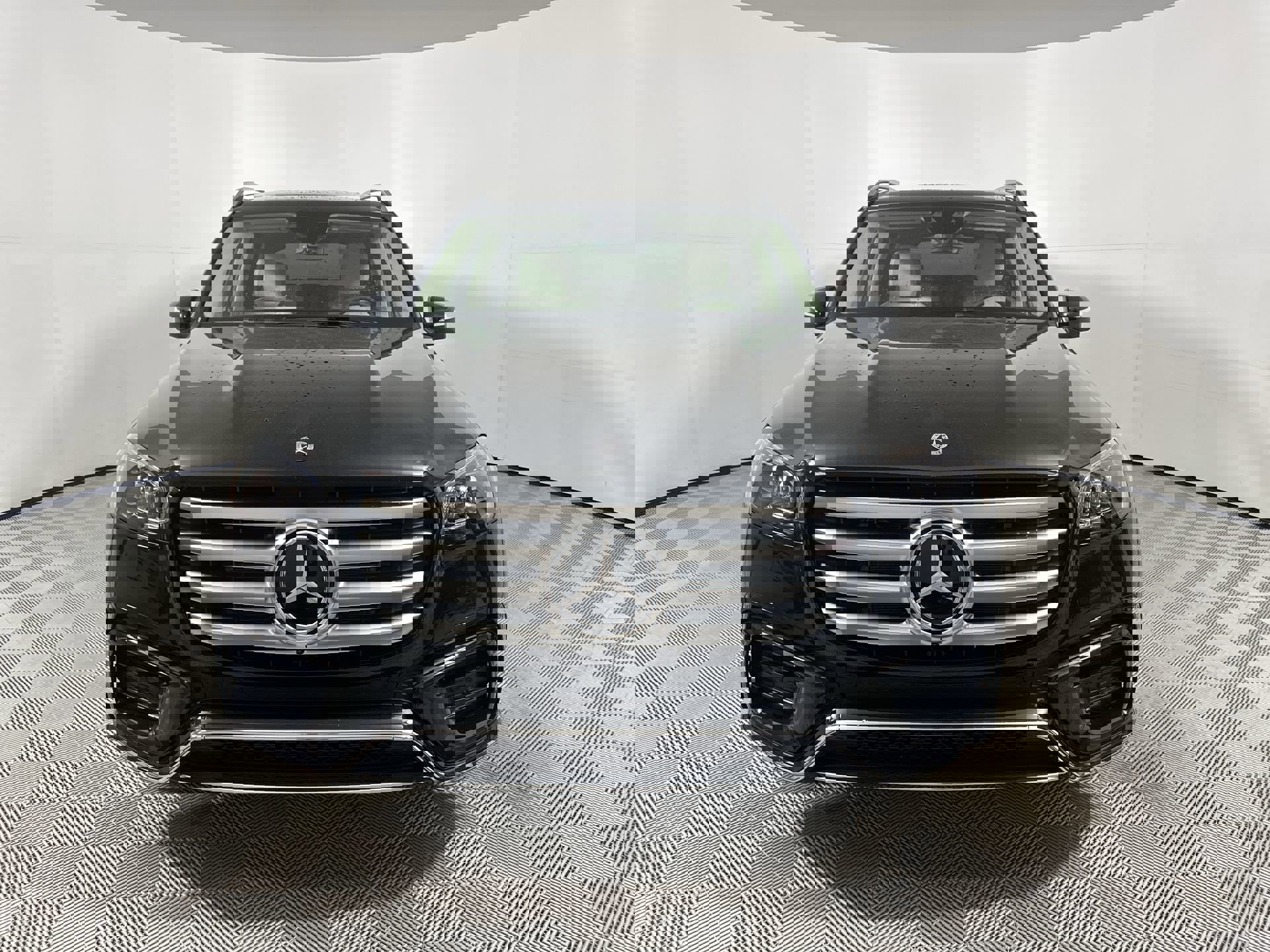 2025 Mercedes Benz GLS 450 photo 3