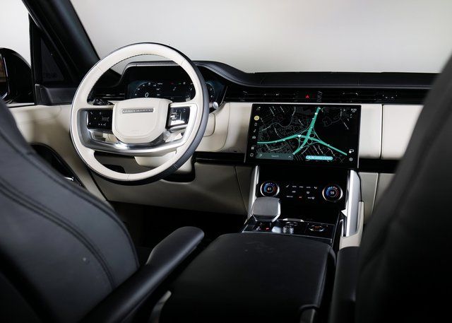 2023 Land Rover Range Rover Autobiography photo 18
