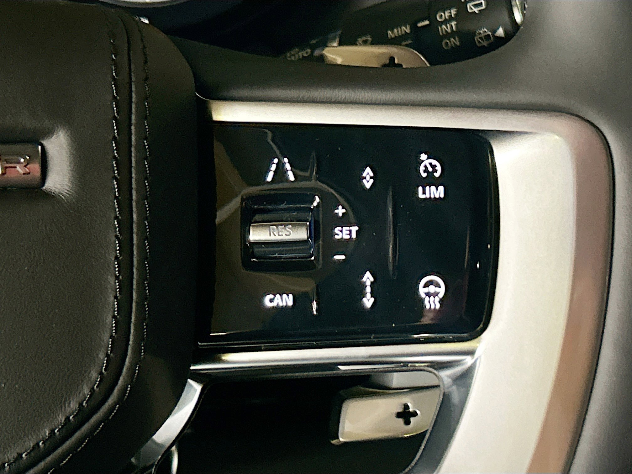 2025 Land Rover Range Rover SE photo 24