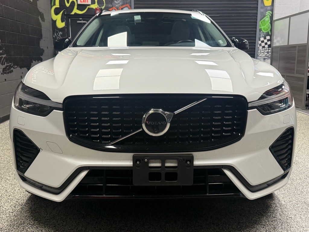 2024 Volvo XC60 B5 Plus photo 2