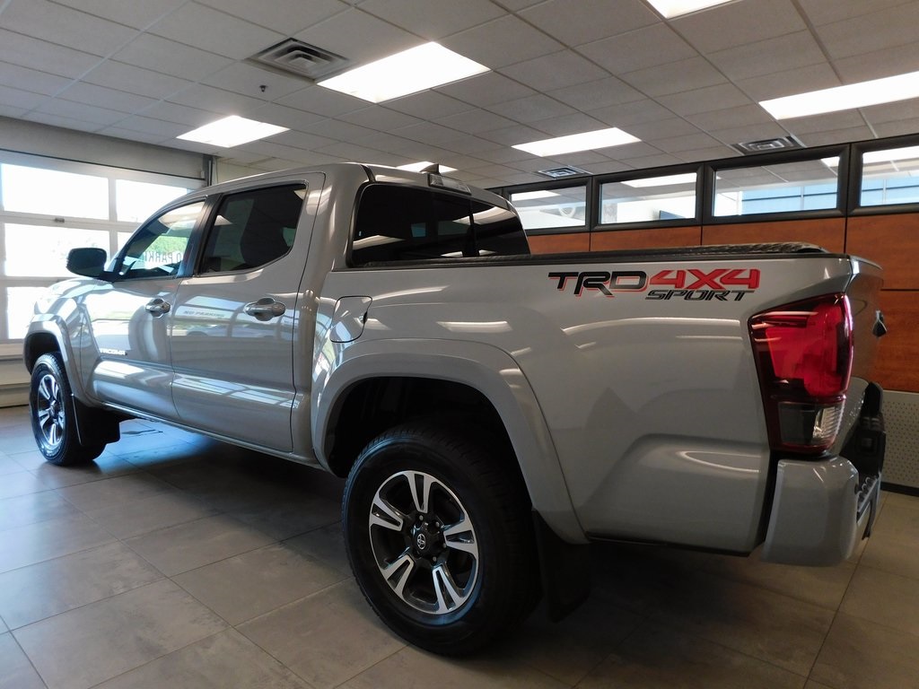 2018 Toyota Tacoma TRD Sport photo 10
