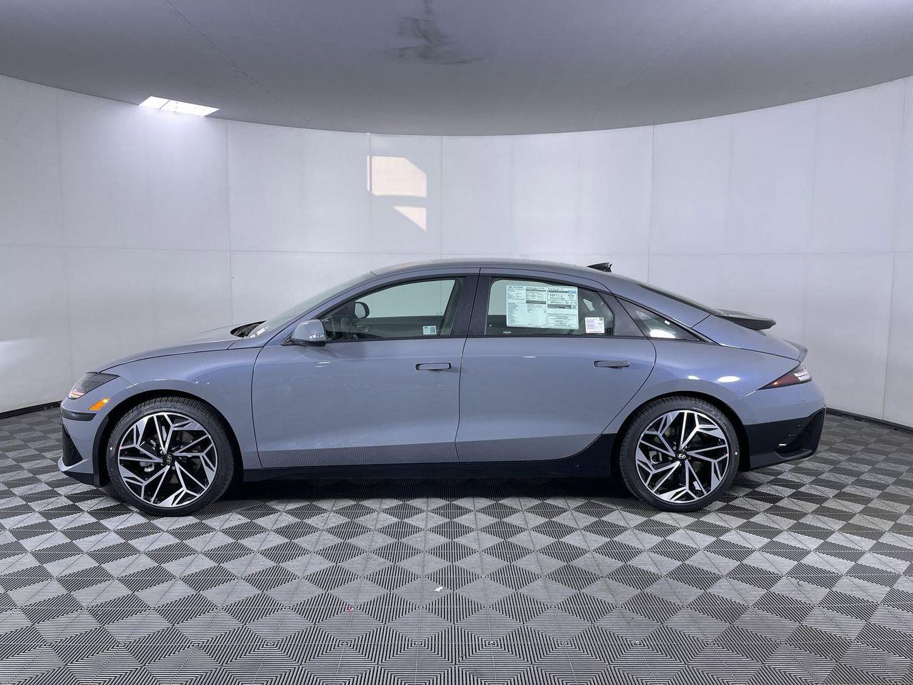 2025 Hyundai Ioniq 6 SEL photo 8