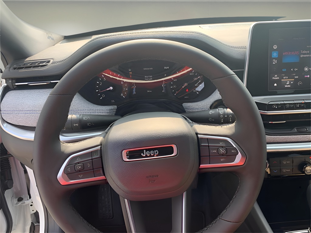 2025 Jeep Compass Latitude photo 30