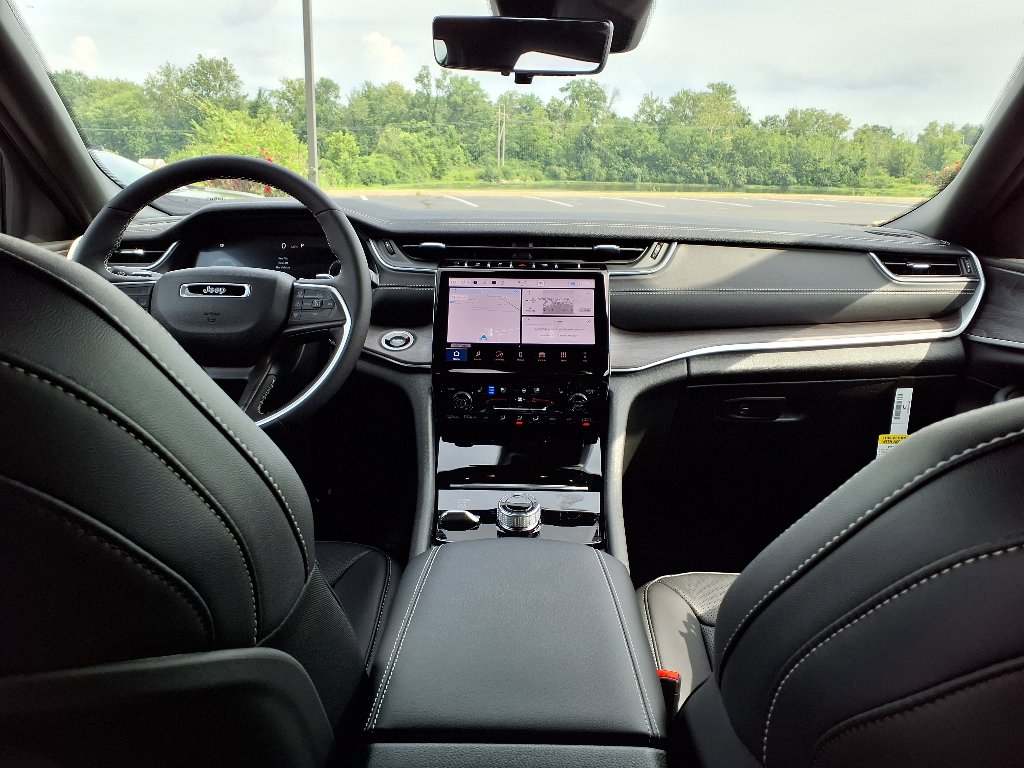 2025 Jeep Grand Cherokee Limited photo 6