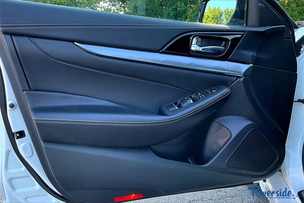 2023 Nissan Maxima SV photo 19