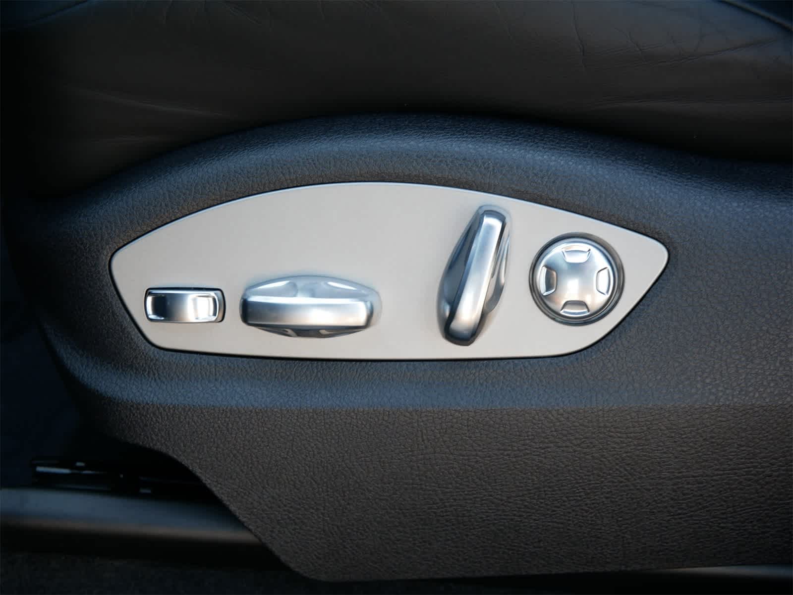 2021 Porsche Macan Base photo 12
