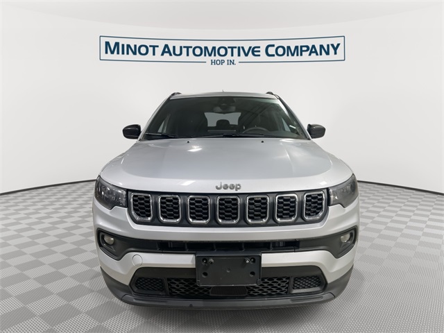 2024 Jeep Compass Latitude photo 3