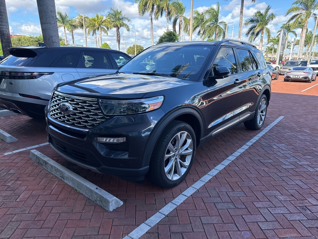 2023 Ford Explorer Platinum's photo