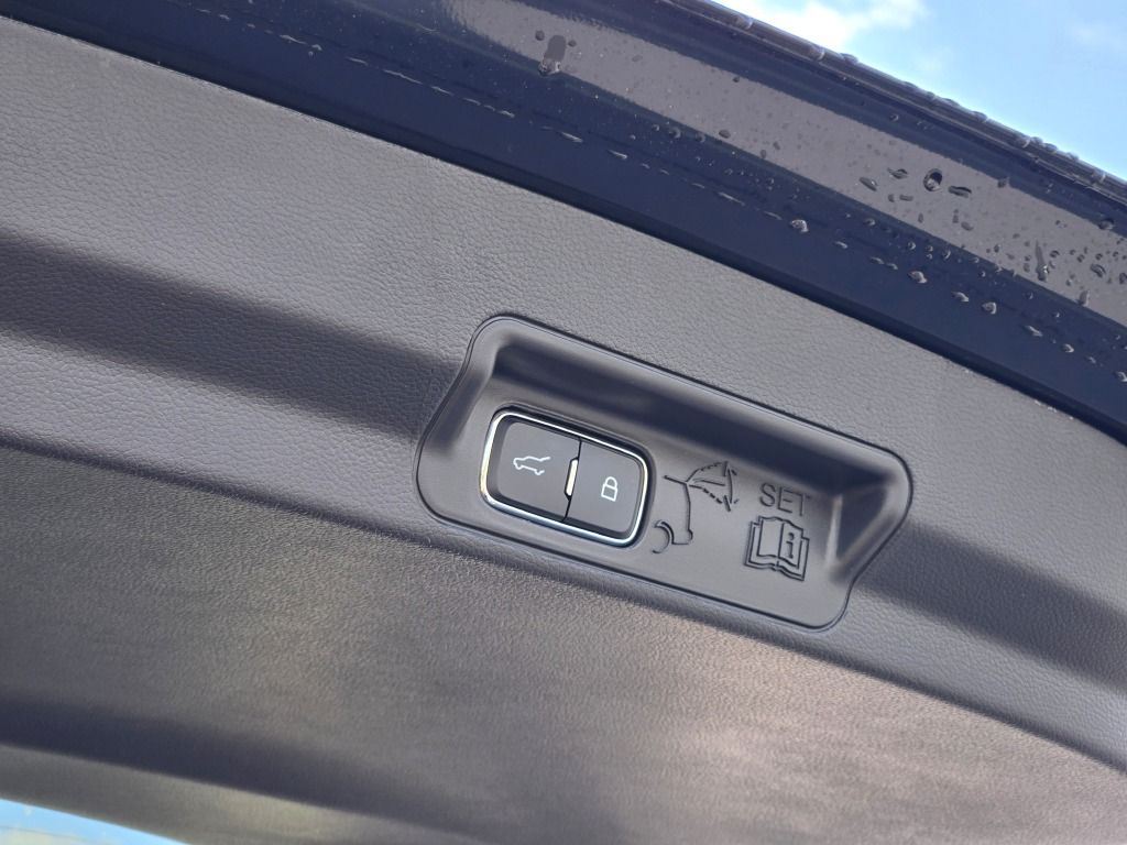 2025 Ford Explorer photo 14