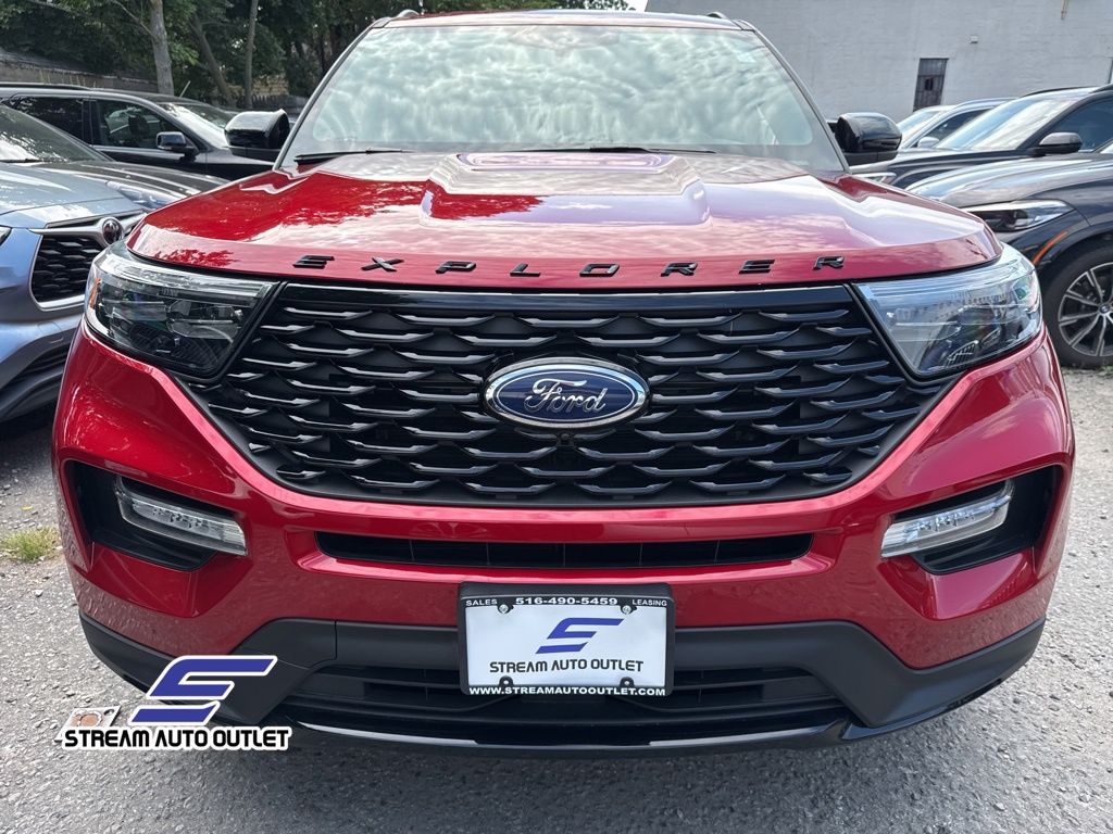 2023 Ford Explorer ST-Line photo 2