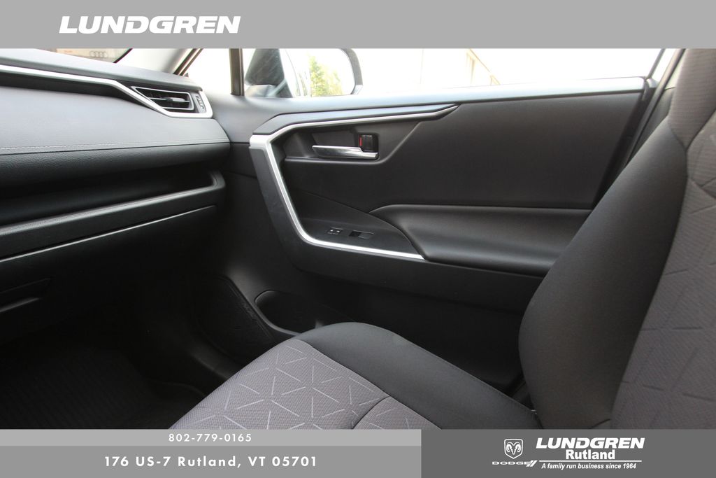 2019 Toyota RAV4 XLE photo 20