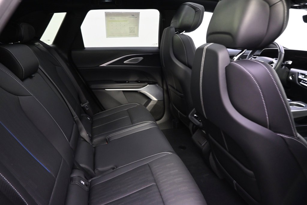 2025 Cadillac Lyriq Luxury photo 17