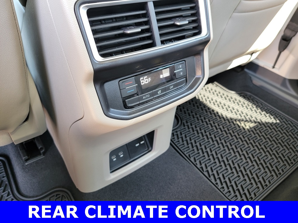 2025 Volkswagen Atlas SE Technology photo 4