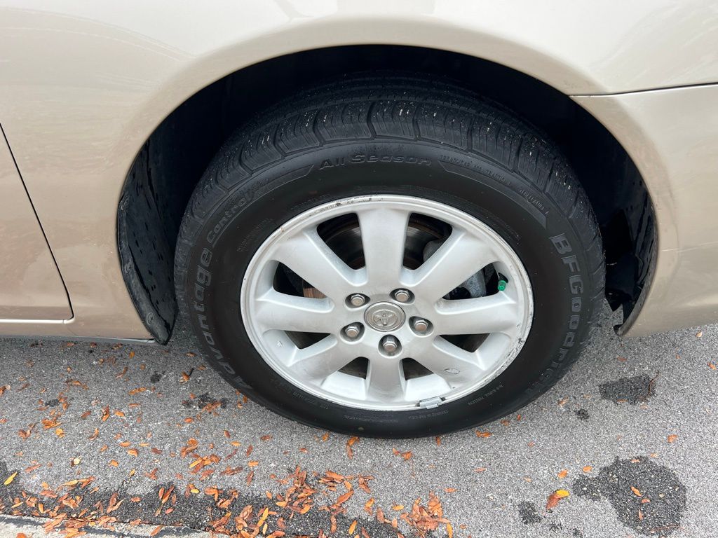 2004 Toyota Camry LE photo 10