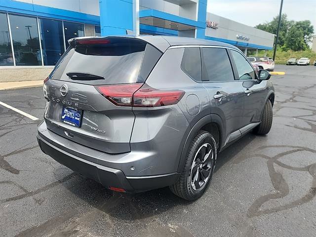 2024 Nissan Rogue SV photo 3