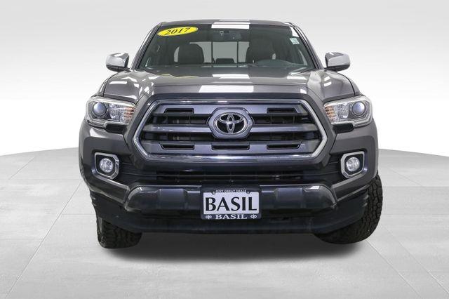 2017 Toyota Tacoma Limited 4x4 photo 3