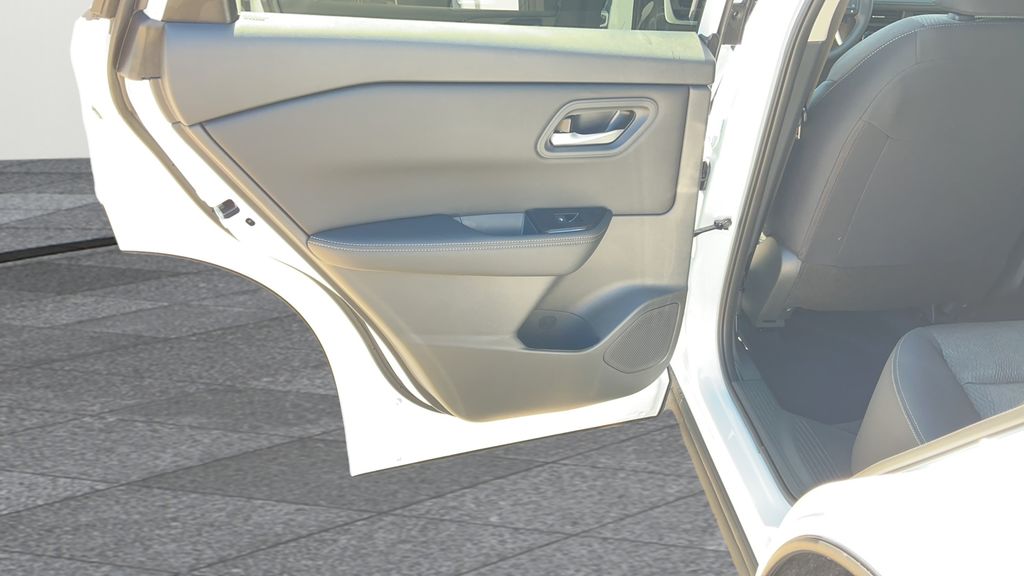 2026 Nissan Rogue SV photo 21