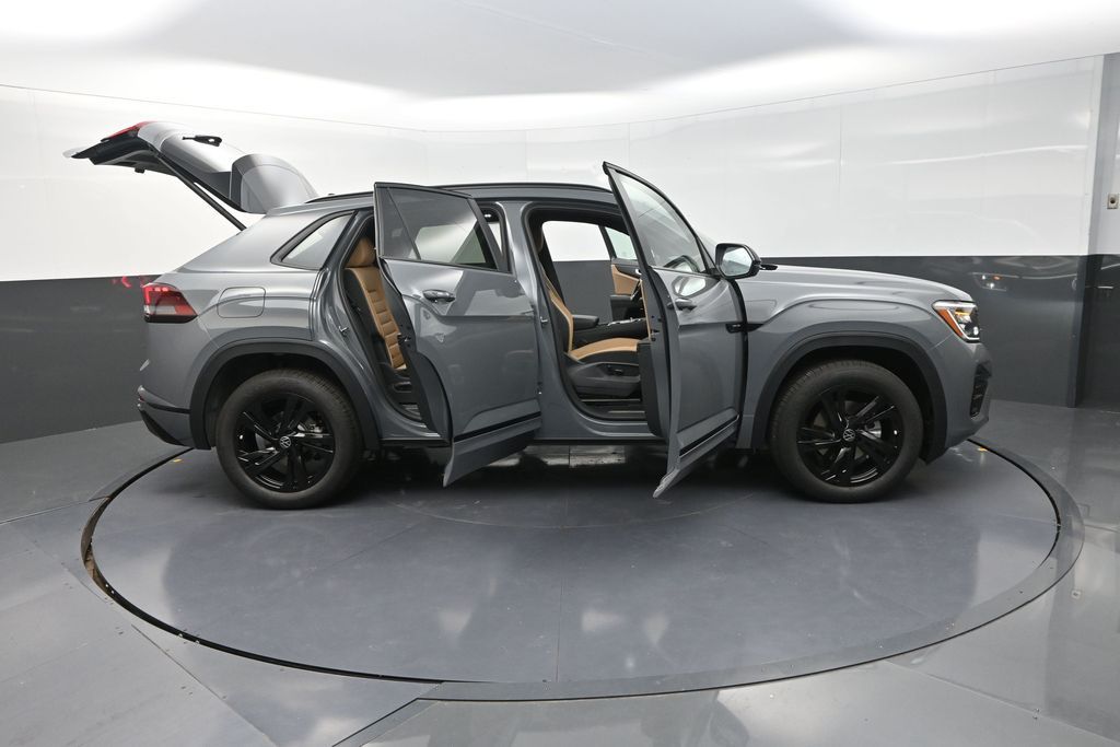 2025 Volkswagen Atlas Cross Sport SEL R-Line photo 31