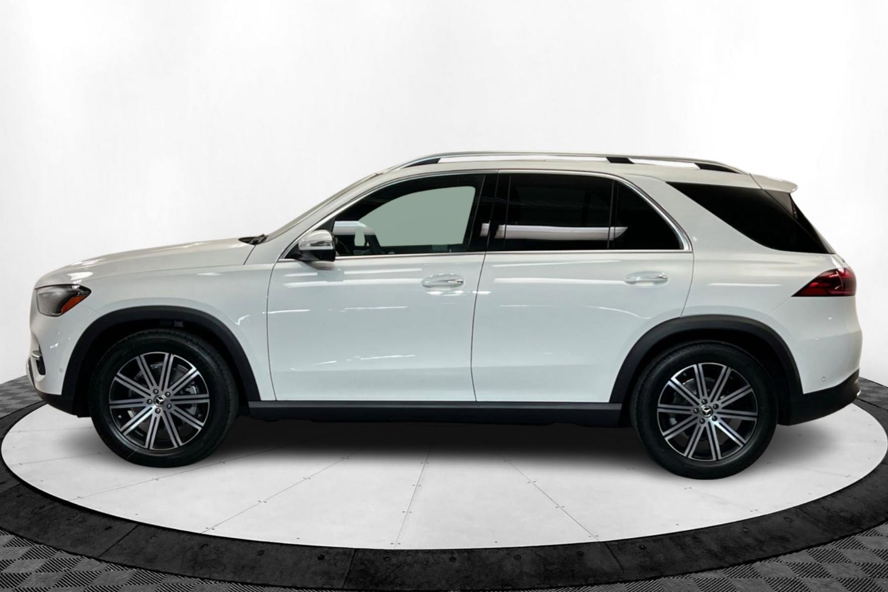 2025 Mercedes Benz GLE 350 4MATIC photo 2
