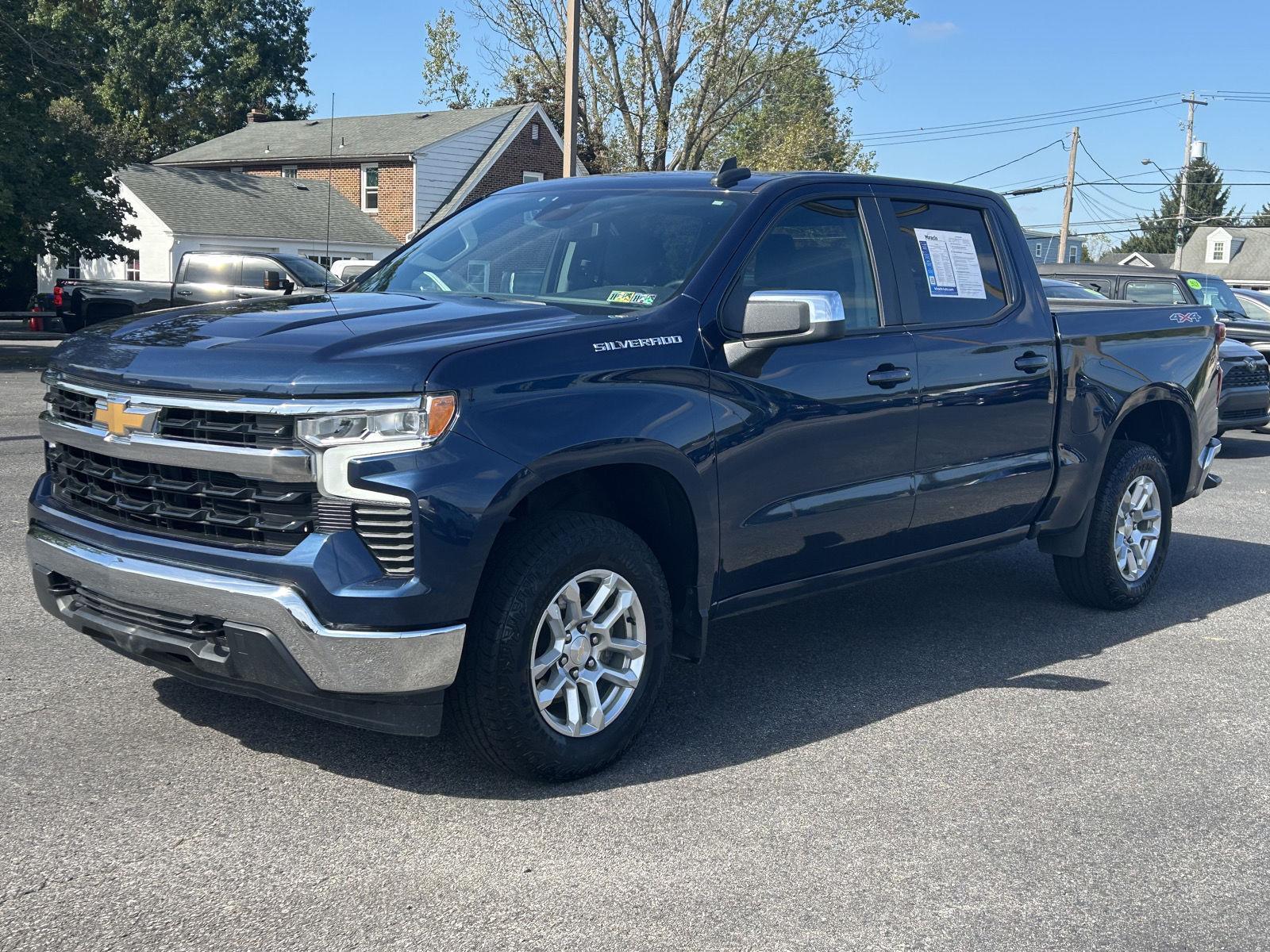 2023 Chevrolet Silverado 1500 LT photo 3
