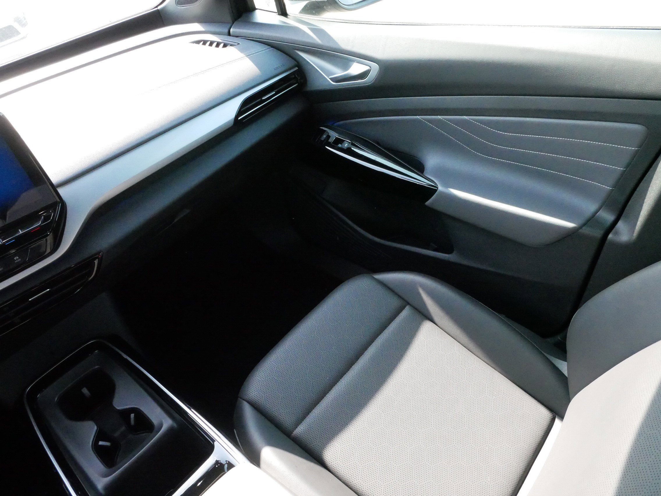 2023 Volkswagen ID.4 Pro S photo 11