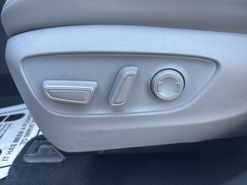 2021 Toyota Highlander XLE photo 21