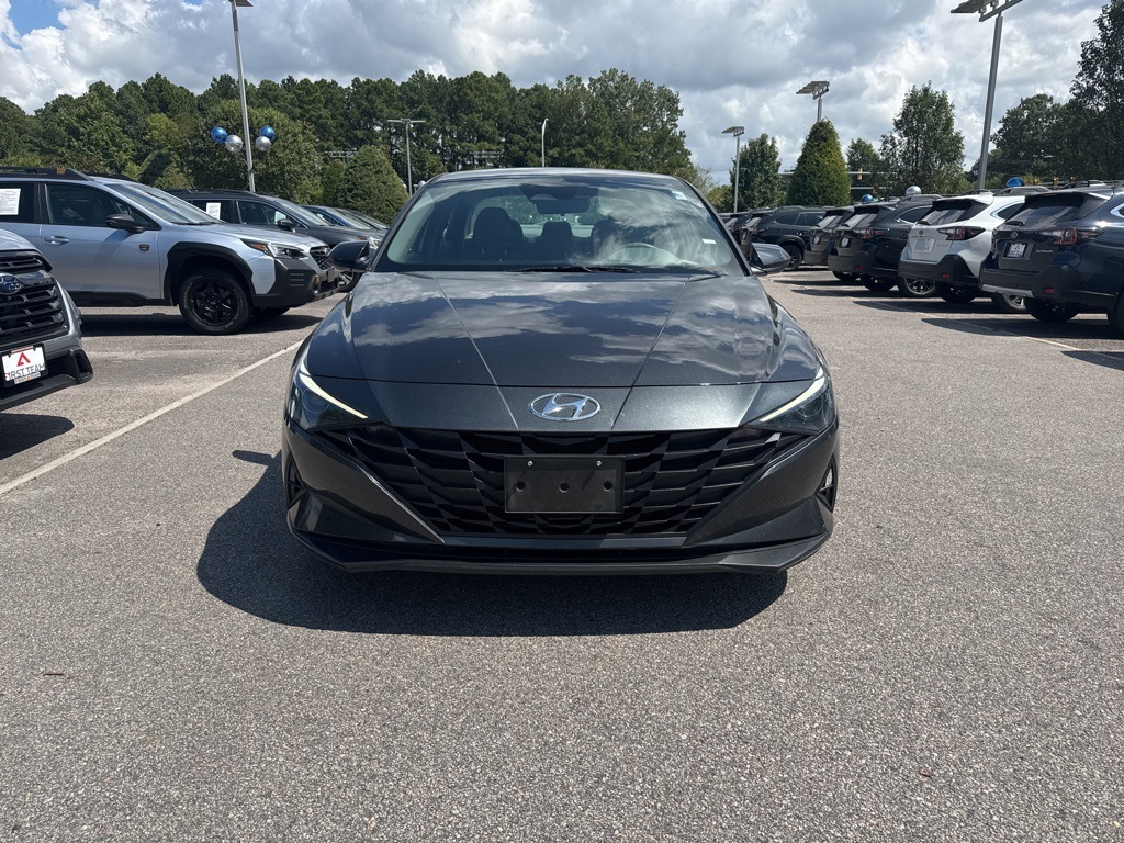 2023 Hyundai Elantra SEL photo 3