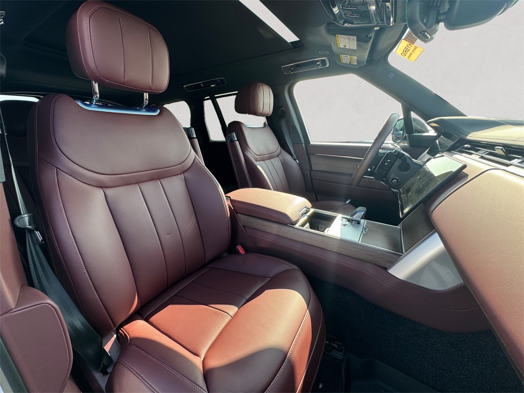 2025 Land Rover Range Rover SE photo 15