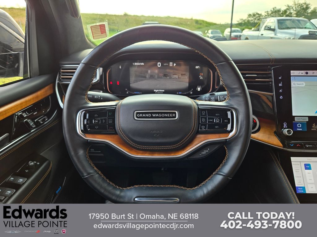 2023 Jeep Grand Wagoneer III photo 15