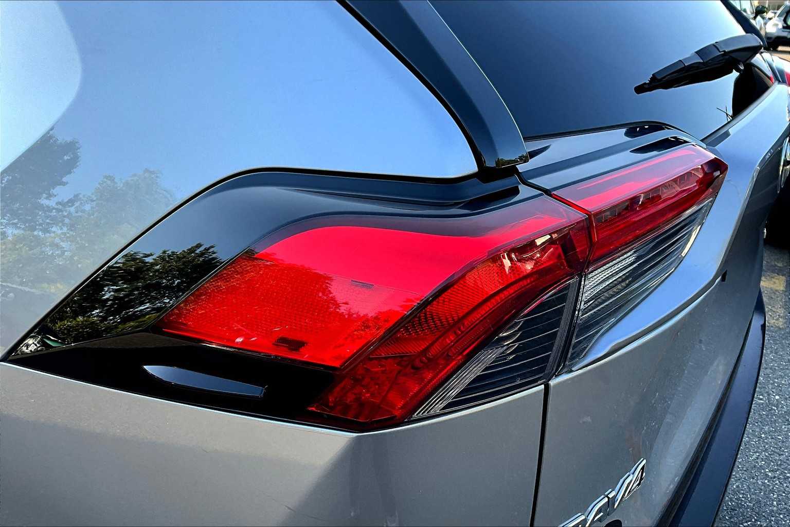 2021 Toyota RAV4 Hybrid XSE photo 26