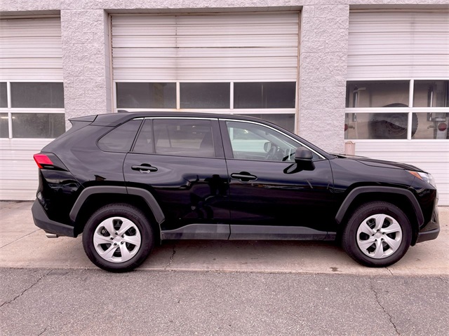 2024 Toyota RAV4 LE's photo